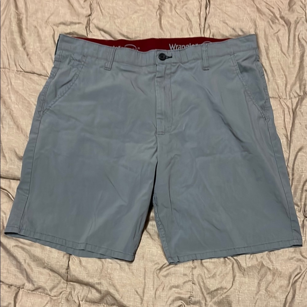 EUC Men’s Wrangler Gray Flat Front Shorts Versatile Style 38